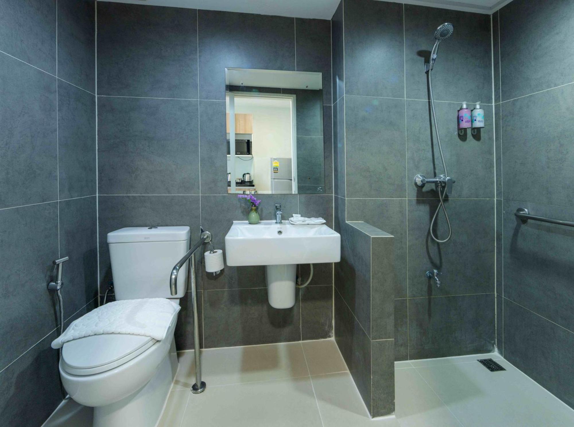 Chiva Bangkok Hotel - Sha Plus Экстерьер фото