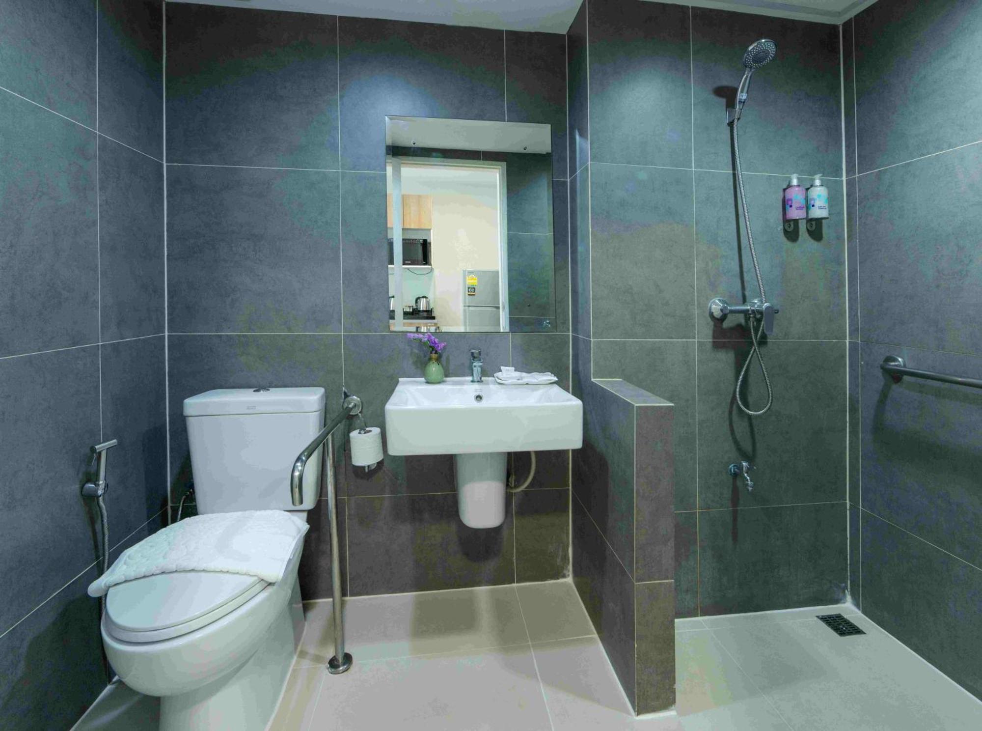 Chiva Bangkok Hotel - Sha Plus Экстерьер фото
